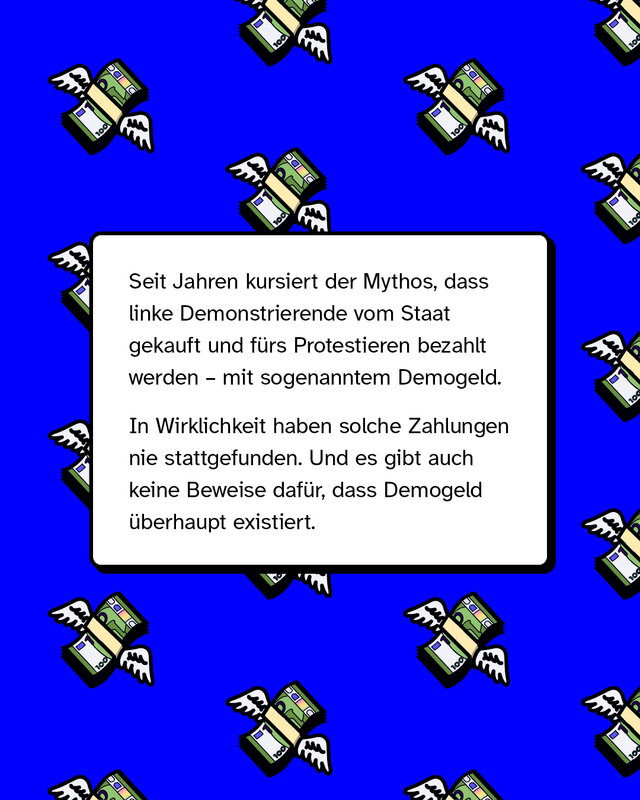 Text auf knallblauem Hintergrund mit fliegenden Geldbündel-Icons. Der Text klärt auf, dass es keine Beweise für sogenanntes „Demogeld“ gibt. Der Mythos, dass linke Demonstrierende vom Staat fürs Protestieren bezahlt würden, sei falsch und nicht belegt.