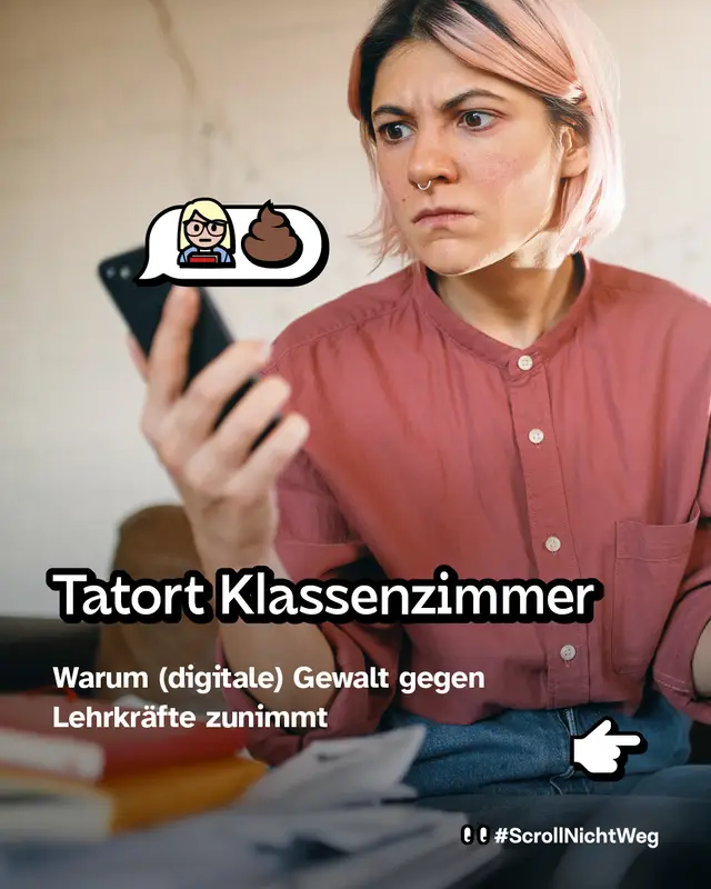 Foto einer jungen Person mit rosa Haaren die mit angespanntem Gesicht auf ihr Smartphone schaut. Daneben eine Chat-Sprechblase mit einem Lehrerinnen-Symbol und einem Kothaufen-Emoji. Titel: Tatort Klassenzimmer. Warum digitale Gewalt gegen Lehrkraefte zunimmt.